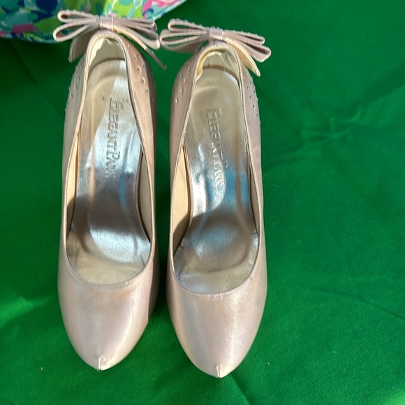Elegant Park cream satin heels with big back bows and rhinestones - Picture 3 of 7